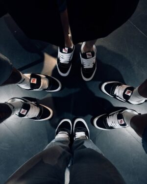 Kimberly Reyes Instagram - Friends & Family 🖤
