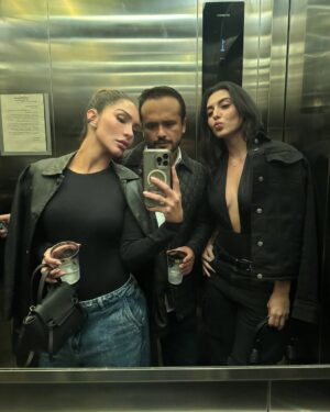 Kimberly Reyes Instagram - Friends & Family 🖤