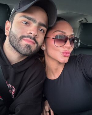Kimberly Reyes Instagram - Friends & Family 🖤