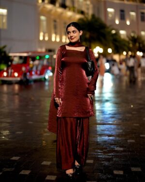 Kirat Randhawa Instagram - 🌺
Outfit @riwayatbykirat
Place your orders Asap🎀