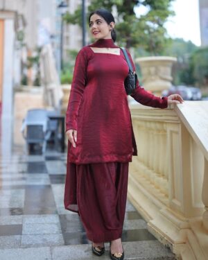 Kirat Randhawa Instagram - 🌺
Outfit @riwayatbykirat
Place your orders Asap🎀