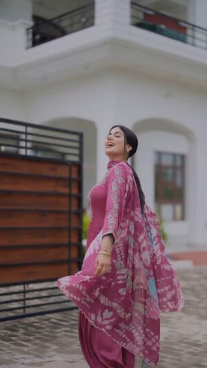 Kirat Randhawa Instagram - 🌸
Outfit @riwayat_the_tradition
