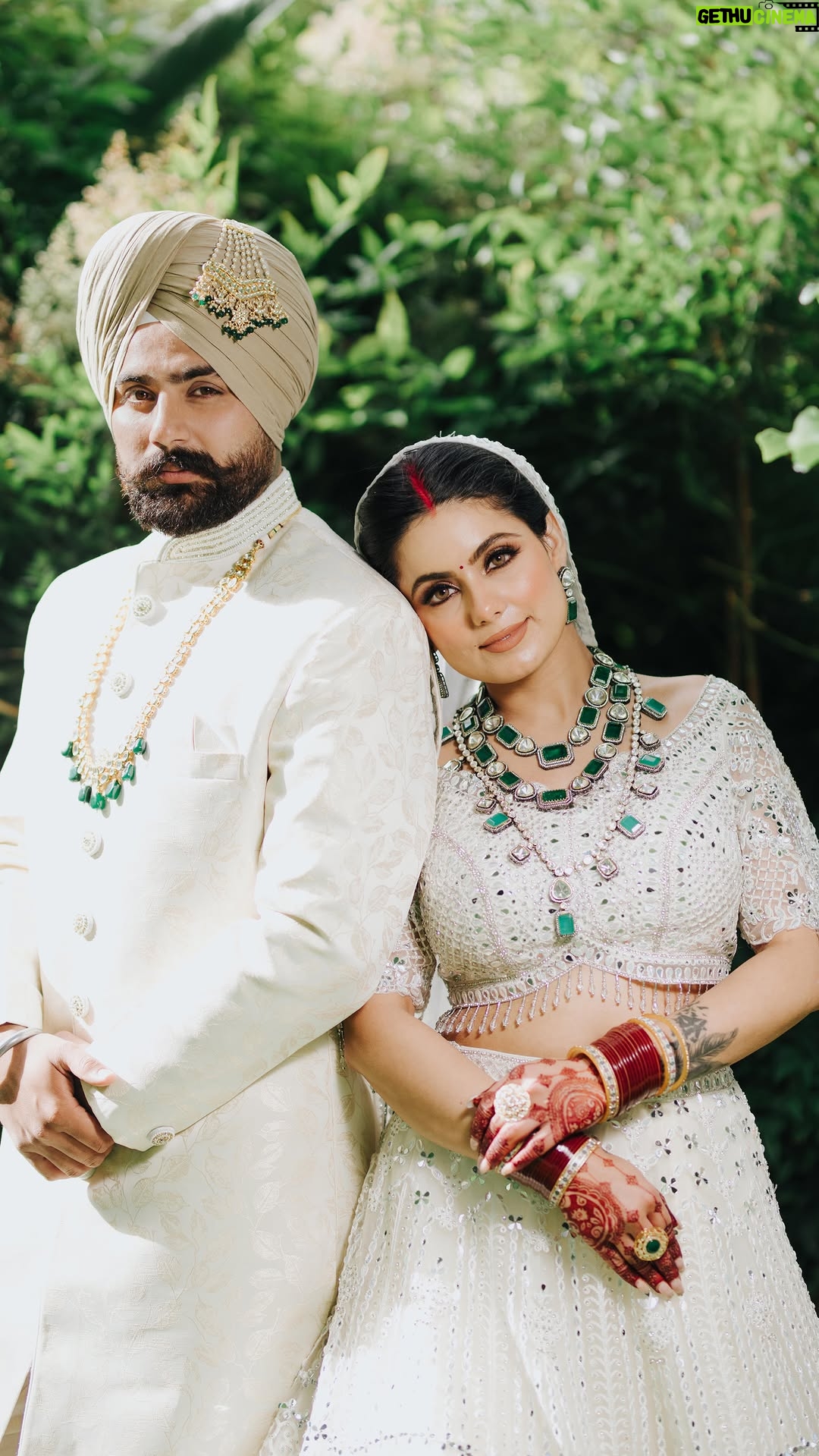 Kirat Randhawa - 1.3 Million Likes - 💕

Makeup @manpreetkang.hmua 
Jewellery @designskaur 
Outfit @hifiboutiquemelbourne 
Mehndi @heenathehappiness 
Photographer @karansinghphotographysydney

#gurkiratrandhawa #brideandgroom #bridallehenga