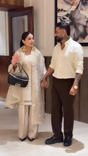 Kirat Randhawa Instagram - Dil ♥️
Earrings @radiantjewels78