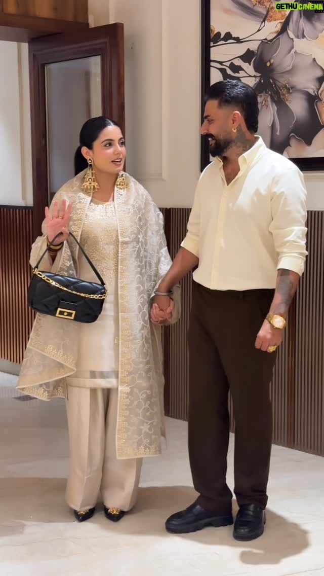Kirat Randhawa - 69K Likes - Dil ♥️
Earrings @radiantjewels78