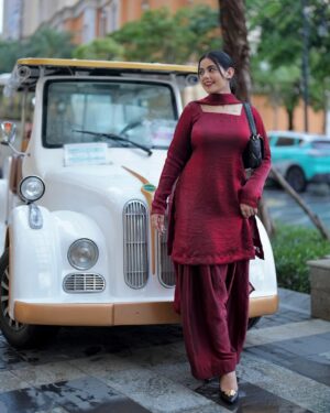Kirat Randhawa Instagram - 🌺
Outfit @riwayatbykirat
Place your orders Asap🎀