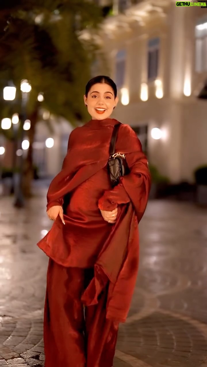 Kirat Randhawa - 93.2K Likes - Farshi Shalwar 🫶🏼
Outfit @riwayatbykirat