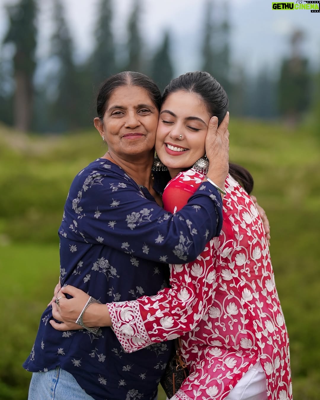 Kirat Randhawa - 56.5K Likes - Making Memories with Fam is my favourite thing to do🪷