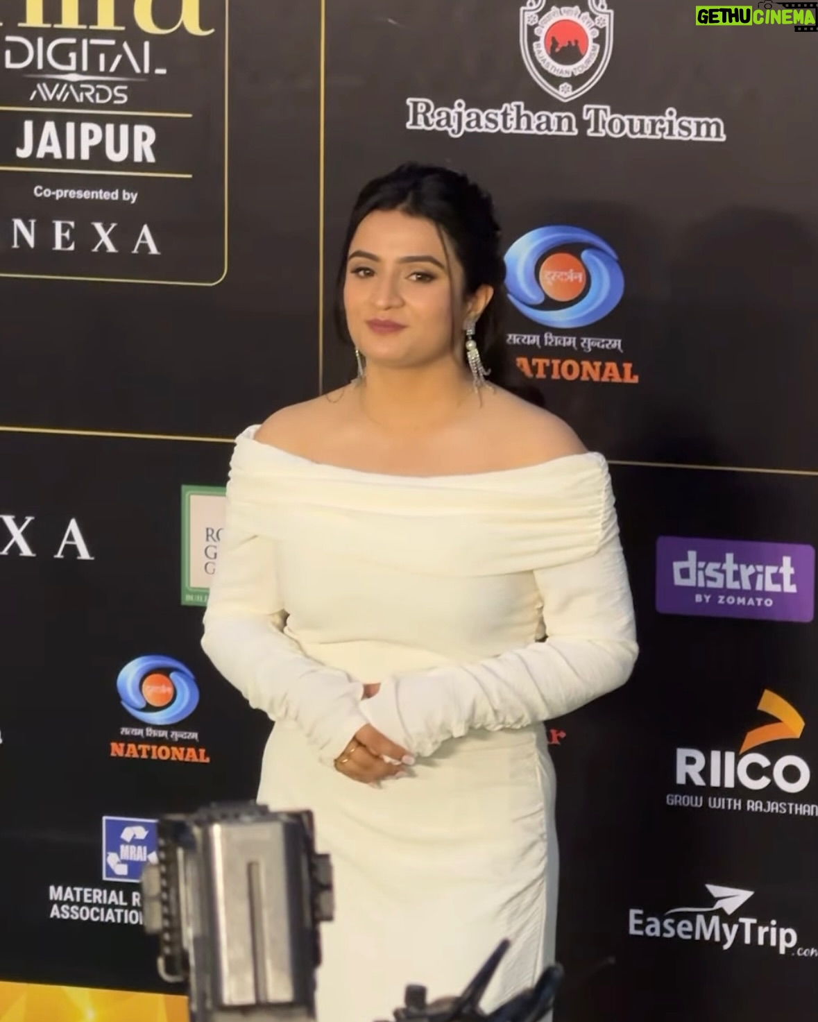 Kirti Mehra - 239K Likes - iifa Awards 2025🔥 Day 2🤍🤍 #kirtimehra #iifa #iifaawards #iifaawards2025 #iifa2025 
Hair & Makeup - @dsmake_over