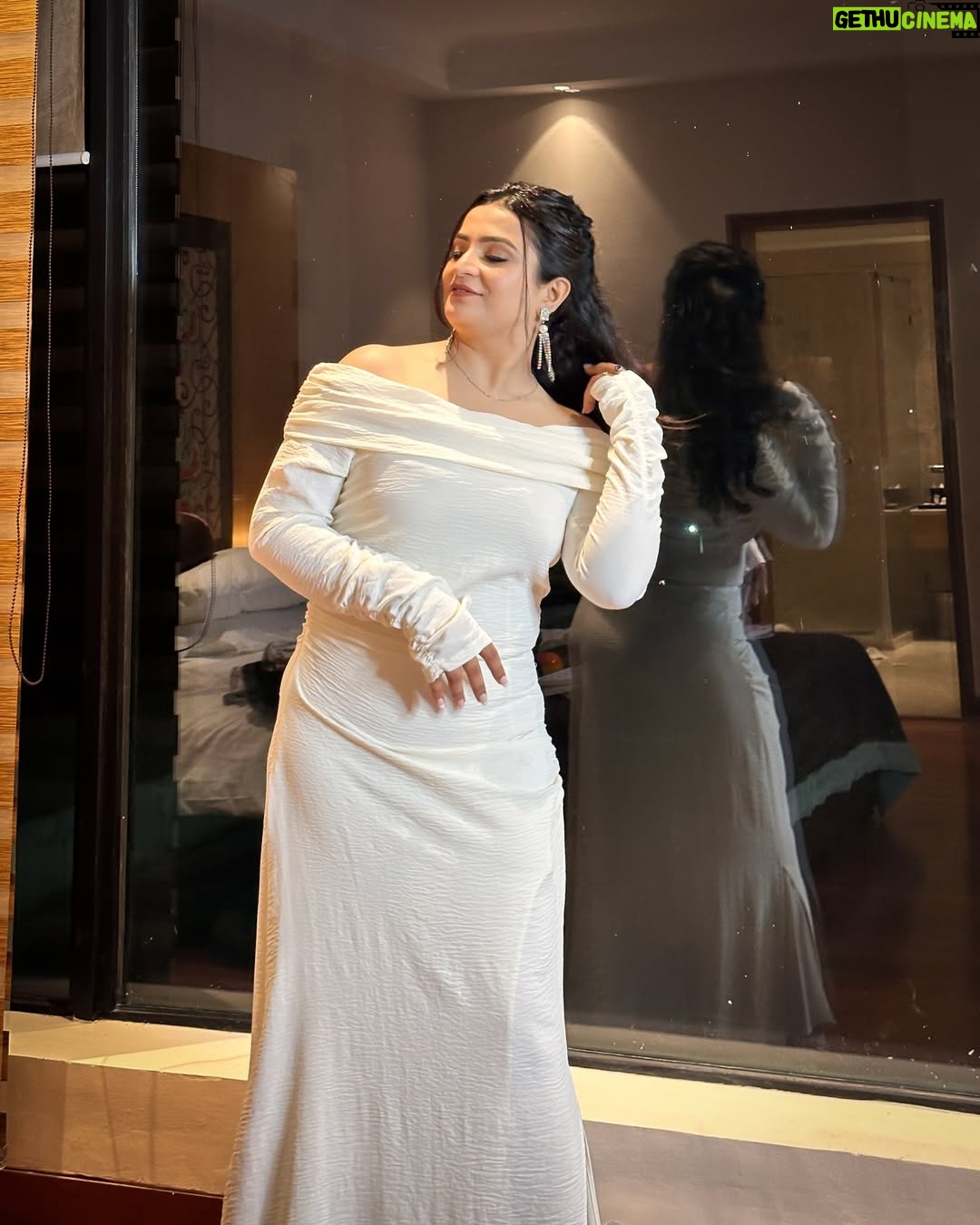 Kirti Mehra - 239K Likes - iifa Awards 2025🔥 Day 2🤍🤍 #kirtimehra #iifa #iifaawards #iifaawards2025 #iifa2025 
Hair & Makeup - @dsmake_over