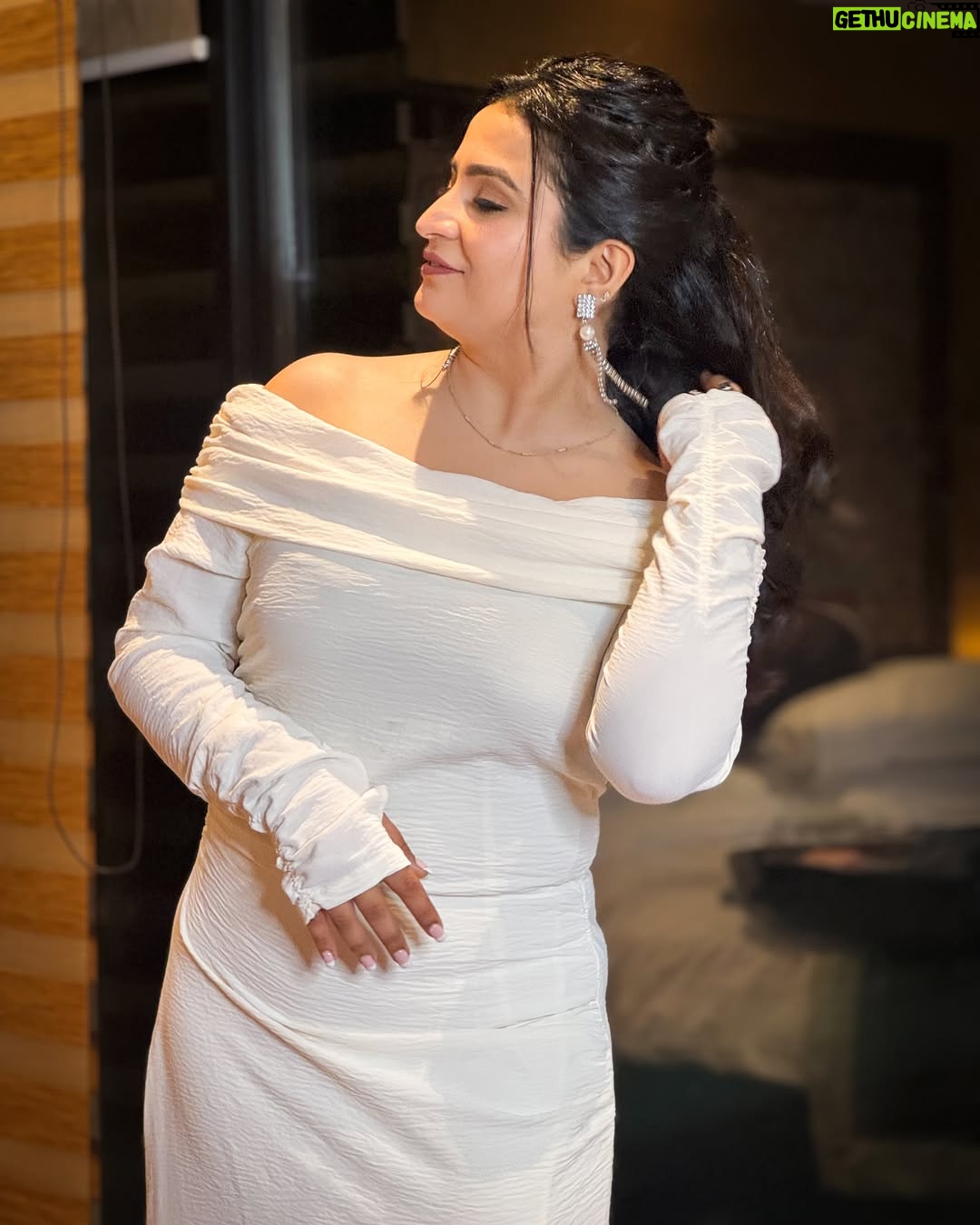 Kirti Mehra - 239K Likes - iifa Awards 2025🔥 Day 2🤍🤍 #kirtimehra #iifa #iifaawards #iifaawards2025 #iifa2025 
Hair & Makeup - @dsmake_over