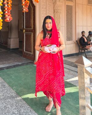 Kirti Mehra Instagram - Giriraj ji😇🙏🏻 #kirtimehra