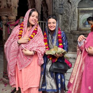 Kirti Mehra Instagram - वृंदावन बांके बिहारी , राधा रानी मंदिर ❤️🦚 #kirtimehra