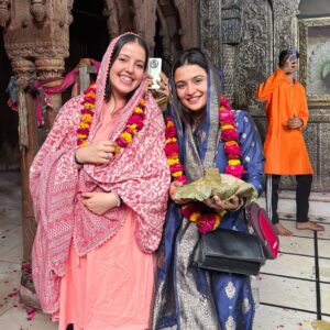 Kirti Mehra Instagram - वृंदावन बांके बिहारी , राधा रानी मंदिर ❤️🦚 #kirtimehra