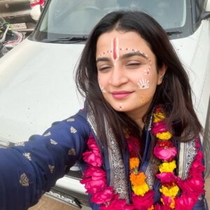 Kirti Mehra Instagram - वृंदावन बांके बिहारी , राधा रानी मंदिर ❤️🦚 #kirtimehra