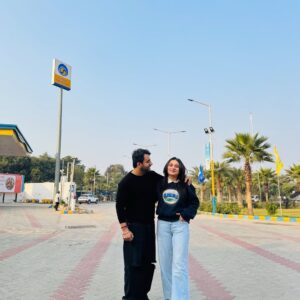 Kirti Mehra Instagram - ilaaj kade hunda ni, dimag de bimaar da💙🩵🤍 #kirtimehra @theharshmehra