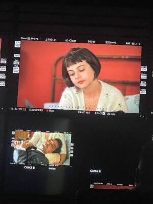 Klara Castanho Instagram - Que viagem muito boa.
Garota do Momento!
Como eu quis estar nesse projeto. Peço desculpas se pareço redundante ou repetitiva, mas é a mais absoluta verdade.
Hoje nossa viagem aos anos 50 se encerra. Nosso caminho de aprendizado, amor, renovação, esperança e felicidade.
Como fomos felizes. Meu Deus.
A cada dia, a cada lágrima, a cada gargalhada, a cada desabafo, a cada respiração profunda e a cada surpresa. Nos amamos e nos reinventamos.
Obrigada por embarcarem nessa aventura.
Eu te amo, Eugênia. Ainda bem que você é minha.