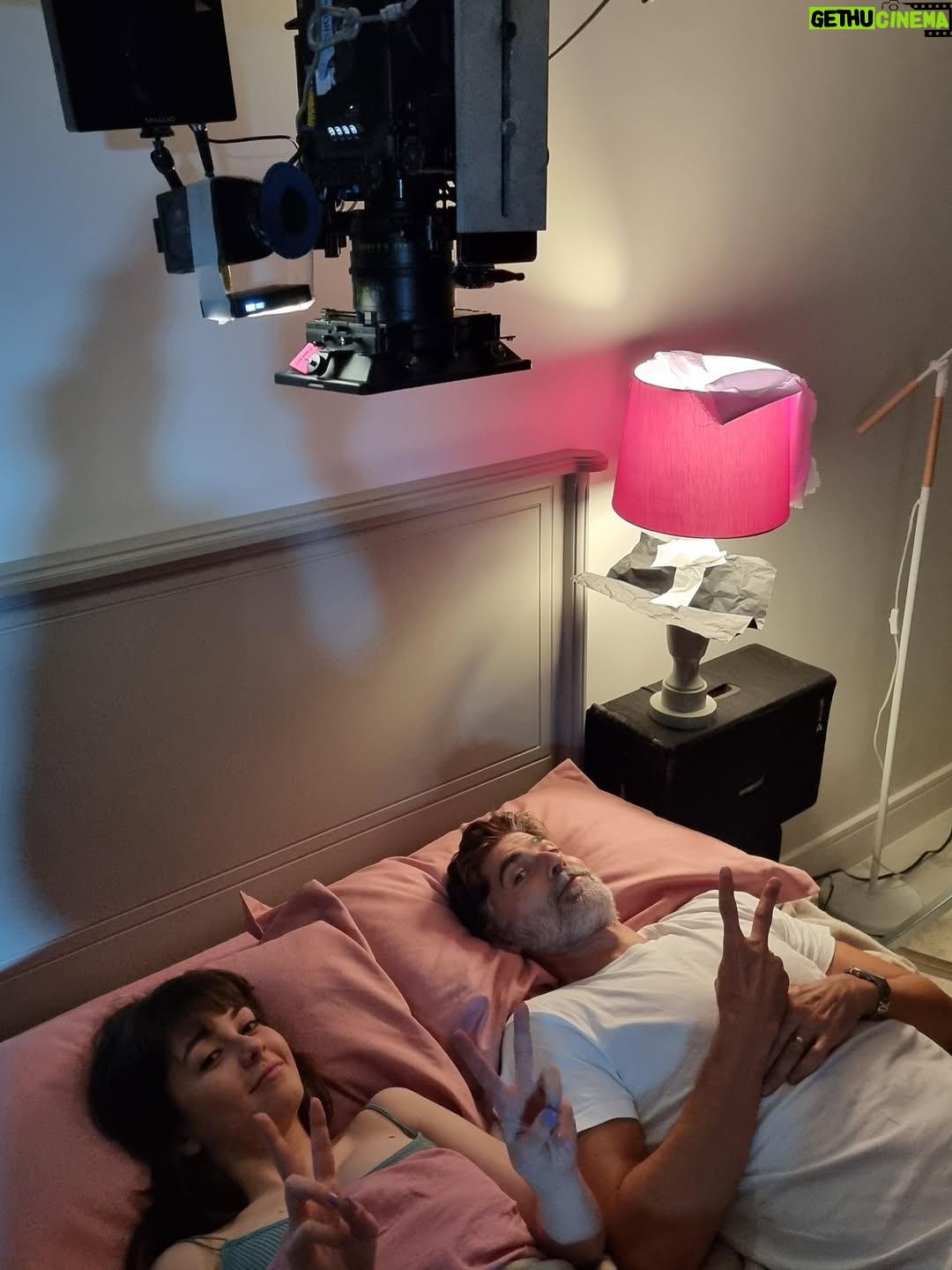 Klara Castanho - 126.9K Likes - Não me lembro de uma vida onde eu não exercia minha profissão. 

Amei e amo cada segundo que realizo meus sonhos. 

Ser atriz é o que sou. É o que me faz palpitar. É o que me dá brilho nos olhos. 

Dia do ator. 19/08.