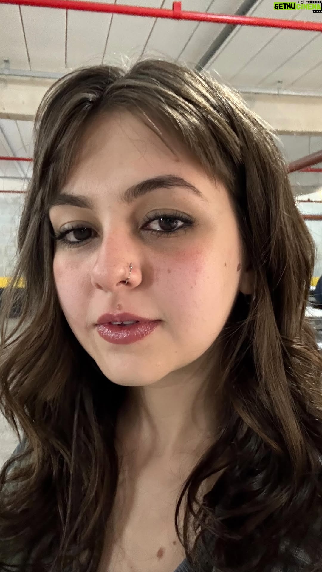 Klara Castanho - 74.7K Likes - Um leve bastidor de início de gravação! 

#QuandoElaDesaparecer