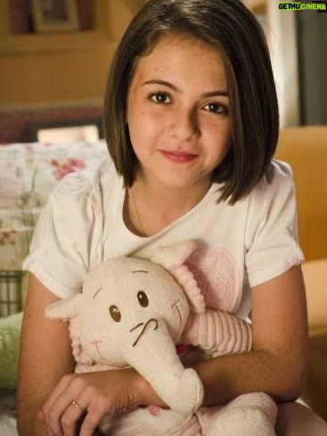 Klara Castanho - 126.9K Likes - Não me lembro de uma vida onde eu não exercia minha profissão. 

Amei e amo cada segundo que realizo meus sonhos. 

Ser atriz é o que sou. É o que me faz palpitar. É o que me dá brilho nos olhos. 

Dia do ator. 19/08.