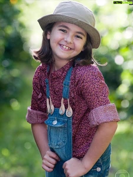 Klara Castanho - 126.9K Likes - Não me lembro de uma vida onde eu não exercia minha profissão. 

Amei e amo cada segundo que realizo meus sonhos. 

Ser atriz é o que sou. É o que me faz palpitar. É o que me dá brilho nos olhos. 

Dia do ator. 19/08.