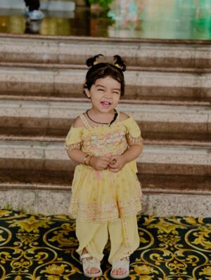 Komal Gugnani Instagram - #Collaboration with @FirstcryIndia
🪔”Diwali is a time for new beginnings and endless possibilities . ♥️Let this Diwali mark the beginning of new chapters of growth, love, and success in your life🕯️
 FirstCry is always my first choice for INAYA🌸 As  it offers both elegance and comfort so she can celebrate with ease.😍
So, why wait go and shop on FIRSTCRY. Use my code ( KomGuDW25 ) and get 50% off on fashion and 42% off on everything else.

#firstcrywalidiwali25 #firstcrywalidiwali #firstcryindia #firstcry #FussNowAtFirstcry #firstcryfashion #kidsfashion @firstcryindia