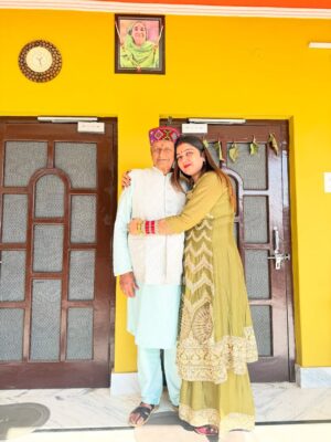 Komal Saklani Instagram - Happy Birthday dear Grandpaaš
love you so much šā¤ļøš«¶š
#komalsaklani #grandfather #happybirthday #daaduā¤ļø