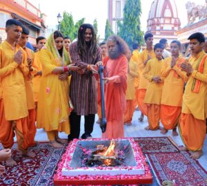 Komal Saklani Instagram - ą¤ą¤¾ą¤Æą¤ ą¤¹ą¤ą¤øą¤°ą¤¾ą¤ ą¤°ą¤ą„ą¤µą¤ą¤¶ą„ ą¤ą„ @baba_hans_raghuwanshi ą¤ą¤µą¤ ą¤ą¤Øą¤ą„ ą¤ą„ą¤µą¤Øą¤øą¤ą¤ą¤æą¤Øą„ ą¤¶ą„ą¤°ą„ą¤®ą¤¤ą„ ą¤ą„मल ą¤øą¤ą¤²ą¤¾ą¤Øą„, ą¤°ą¤ą„ą¤µą¤ą¤¶ą„ ą¤ą„ @komal_saklani ą¤ą¤¾ ą¤Ŗą¤°ą¤®ą¤¾ą¤°ą„ą¤„ ą¤Øą¤æą¤ą„तन @parmarthniketan ą¤®ą„ą¤ ą¤¦ą¤°ą„ą¤¶ą¤Øą¤¾ą¤°ą„ऄ ą¤ą¤ą¤®ą¤Ø! ą¤Ŗą„ą¤ą„य ą¤øą„ą¤µą¤¾ą¤®ą„ ą¤ą¤æą¤¦ą¤¾ą¤Øą¤Øą„द ą¤øą¤°ą¤øą„ą¤µą¤¤ą„ ą¤ą„ @pujyaswamiji ą¤øą„ ą¤ą„ą¤ą¤ ą¤ą¤° ą¤¦ą¤æą¤µą„ą¤Æ ą¤ą¤¶ą„ą¤°ą„ą¤µą¤¾ą¤¦ ą¤Ŗą„ą¤°ą¤¾ą¤Ŗą„त ą¤ą¤æą¤Æą¤¾ ą¤ą¤° ą¤µą¤æą¤¶ą„ą¤µ ą¤¶ą¤¾ą¤Øą„ą¤¤ą¤æ ą¤Æą¤ą„ठव ą¤®ą¤¾ą¤ ą¤ą¤ą¤ą¤¾ ą¤ą„ ą¤ą„ ą¤¦ą¤æą¤µą„ą¤Æ ą¤ą¤°ą¤¤ą„ ą¤®ą„ą¤ ą¤øą¤¹ą¤ą¤¾ą¤ ą¤ą¤° ą¤µą¤æą¤¶ą„ą¤µ ą¤¶ą¤¾ą¤Øą„ą¤¤ą¤æ ą¤ą„ ą¤Ŗą„ą¤°ą¤¾ą¤°ą„ऄना ą¤ą„ą„¤ ą¤ą¤ą¤ą¤¾ तठपर ą¤ą„ą¤ą¤ą„ą¤ ą¤ą¤ą„ति ą¤ą„ ą¤øą„ą¤µą¤° लहरियाą¤
.
.
.
#gangaaarti #hansrajraghuwanshi #parmarthniketan #ganga #rishikesh #pujyaswamiji #gangaghat #harharmahadev #mahadev #shivbhakt #shiva #shivji #harharmahadevą„ #bolenath #bhakti #devotional