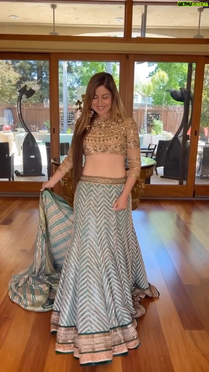 Komal Sodhi - 642 Likes - Love the half saree lehenga … 
Check out till end…❤️❤️❤️
Wearing @taruntahiliani 

#halfsaree #lehenga #sangeet #mehndi