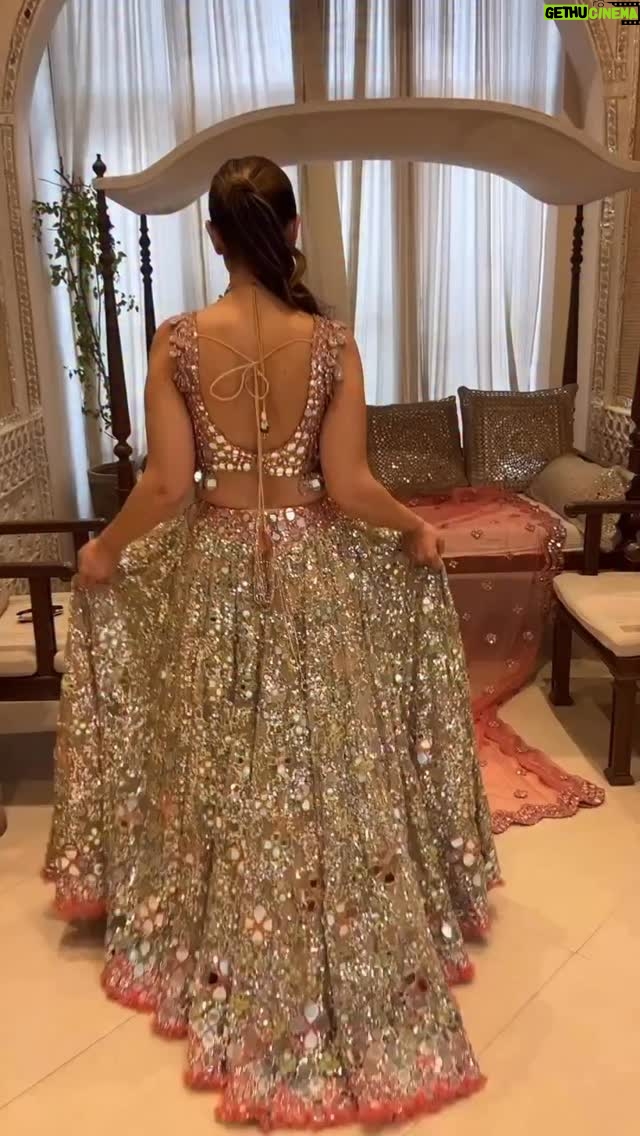 Komal Sodhi - 721 Likes - Obsessed ❤️🥰
Wearing @abhinavmishra_ @abhinavmishrapersonal 
Makeup @makeupbydivya 💕💕