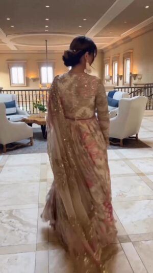Komal Sodhi Instagram - My Favt colors … Happy Friday 
Wearing @mahimamahajanofficial ❤️😍Comment and tell me !

#suits #anarkali #gowns #viralreels #viral #share #likeforlikes
