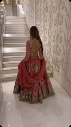 Komal Sodhi Instagram - In Love ❤️❤️ .. perfect Sangeet lehenga 😍

Wearing @abhinavmishra_ @abhinavmishrapersonal 
Makeup and hair @raveen_anand 
Earrings @suhana_art_and_jewels 
#sangeet #lehenga #pink #wedding #bridal #bridalmehndi #virelreels #share #like4like #like