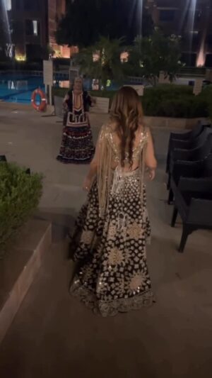 Komal Sodhi Instagram - Jaipur Moments … Real No editing … 
Fun time … Watch till the end (Dancing Queen 😜
❤️
#rajasthan #jaipur #lehenga #culture
#shoot #love #share #viralvideos