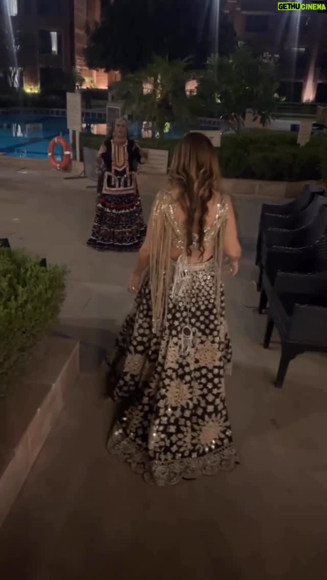 Komal Sodhi - 841 Likes - Jaipur Moments … Real No editing … 
Fun time … Watch till the end (Dancing Queen 😜
❤️
#rajasthan #jaipur #lehenga #culture
#shoot #love #share #viralvideos