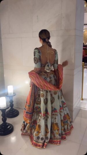 Komal Sodhi Instagram - One and only MG ❤️ Ready to witness the entire new collection… 
Meet and Greet the designer.. 💕

Ready for a huge trunk show … 5th ,6th and 7th June …. RSVP now at 408-621-6733 ….
558 Sycamore Road Pleasanton CA 94566…
Time 11 to 6 PM ..
RSVP 💕💕

Wearing @mayyurgirotracouture @mayyurgirotra ❤️
Makeup and Hair: @raveen_anand 
Jewelry @suhana_art_and_jewels 

#trunkshow #mayurgirotracouture #exhibition #lehengas #dholki #viral #share #viralreels #viral #like