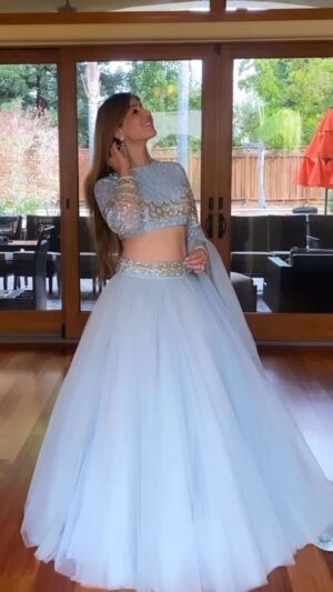 Komal Sodhi Instagram - Wearing @reynutaandon 

#color #lehenga #tulle #love #sexy #viral #virallehengas #sangeet #mehndi #stunning