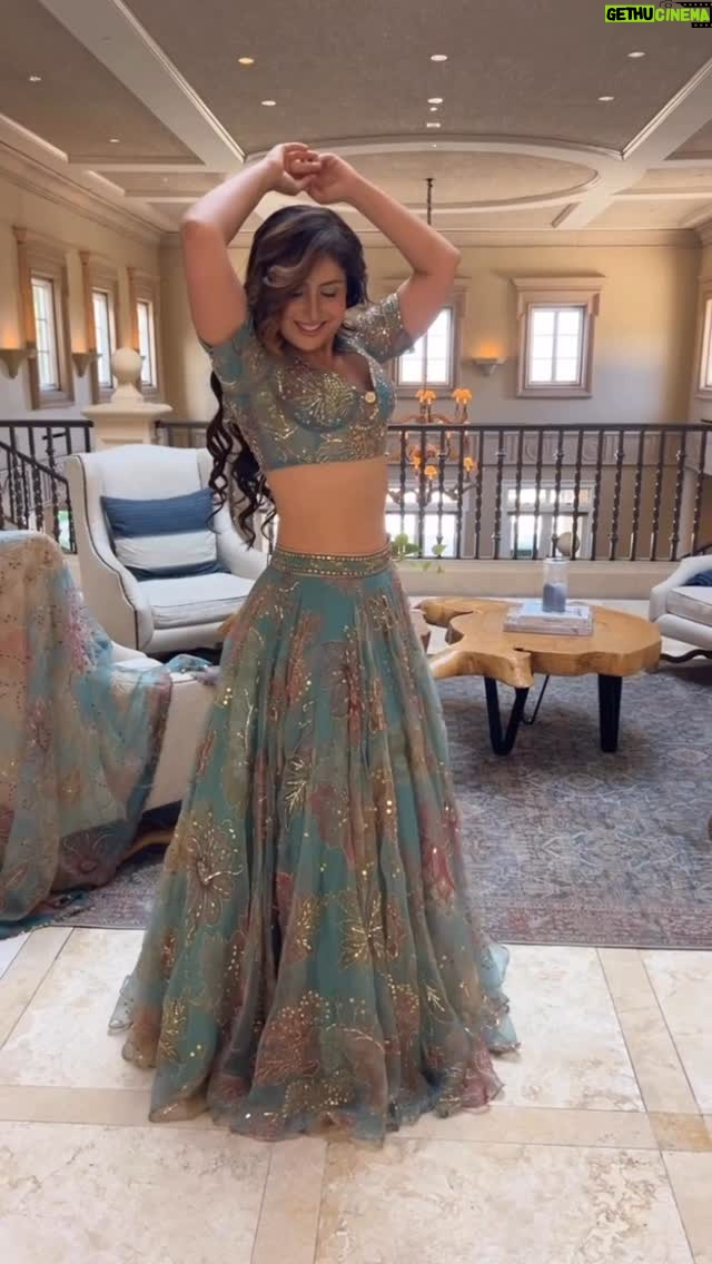 Komal Sodhi - 713 Likes - Crazy about this lehenga guys … 
Sexy 🔥Yes or No !