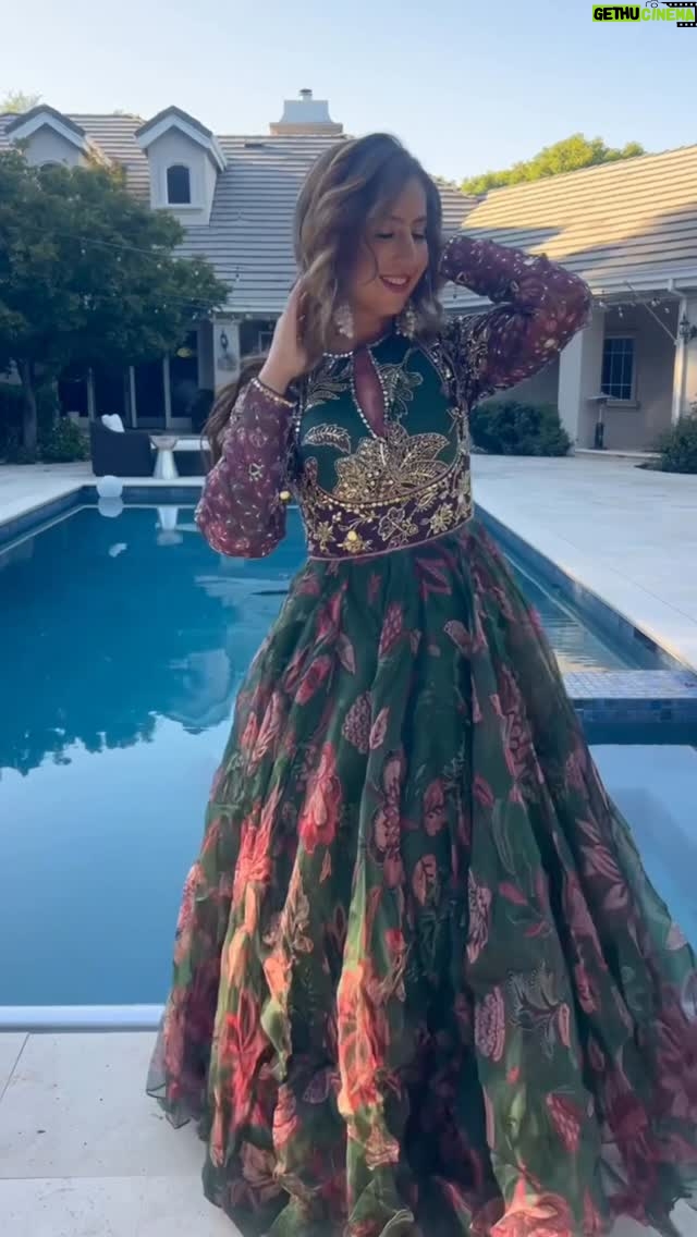 Komal Sodhi - 1.7K Likes - Wearing @mahimamahajanofficial 
Makeup @msutra_bride 
Beautiful gorgeous Venue @mystiquepalette2024 @raina.amrita ❤️❤️❤️
Love the song @rohanpreetsingh 😍
In love with the colors … Best collection by Mahima Mahajan .. come and check out… 
#viral #share #anarkali #suits #printedsuits #mehndi #wedding #bride