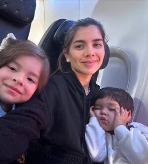 Korina Rivadeneira Instagram - Vienen siendo unos días súper especiales y todo por estos pequeñines que nos tienen enamorados, la relación entre primos es preciosa, sus juegos, sus chistes y conversaciones 😅 son todo!. Los amo.
Trabajo con @copaairlines desde hace poco y estoy súper feliz y ¡como no!. Me trajo hasta este viaje soñado con personas lindas y en República Dominicana 🇩🇴 más feliz imposible!.