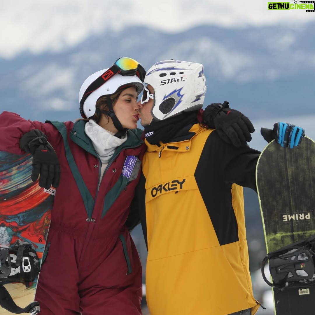 Korina Rivadeneira - 28.3K Likes - Un viaje soñado 🤍
Ya les he contado lo hermoso que ha sido este viaje. Enamorada de argentina 🇦🇷 en especial Bariloche. 
Enamorada del 🏂 a pesar de los golpes 😅
¡Viajen en pareja!,
Viajen mucho,
Conozcan lo que puedan. 
¡Que ganas de terminar d e conocer el Perú!. Tengo en la mira a oxapampa… mis lugares favoritos hasta ahora de Perú 🇵🇪 la selva (Tarapoto, chachapoyas), Máncora, Cusco, Arequipa.  Recomiéndenme lugares.