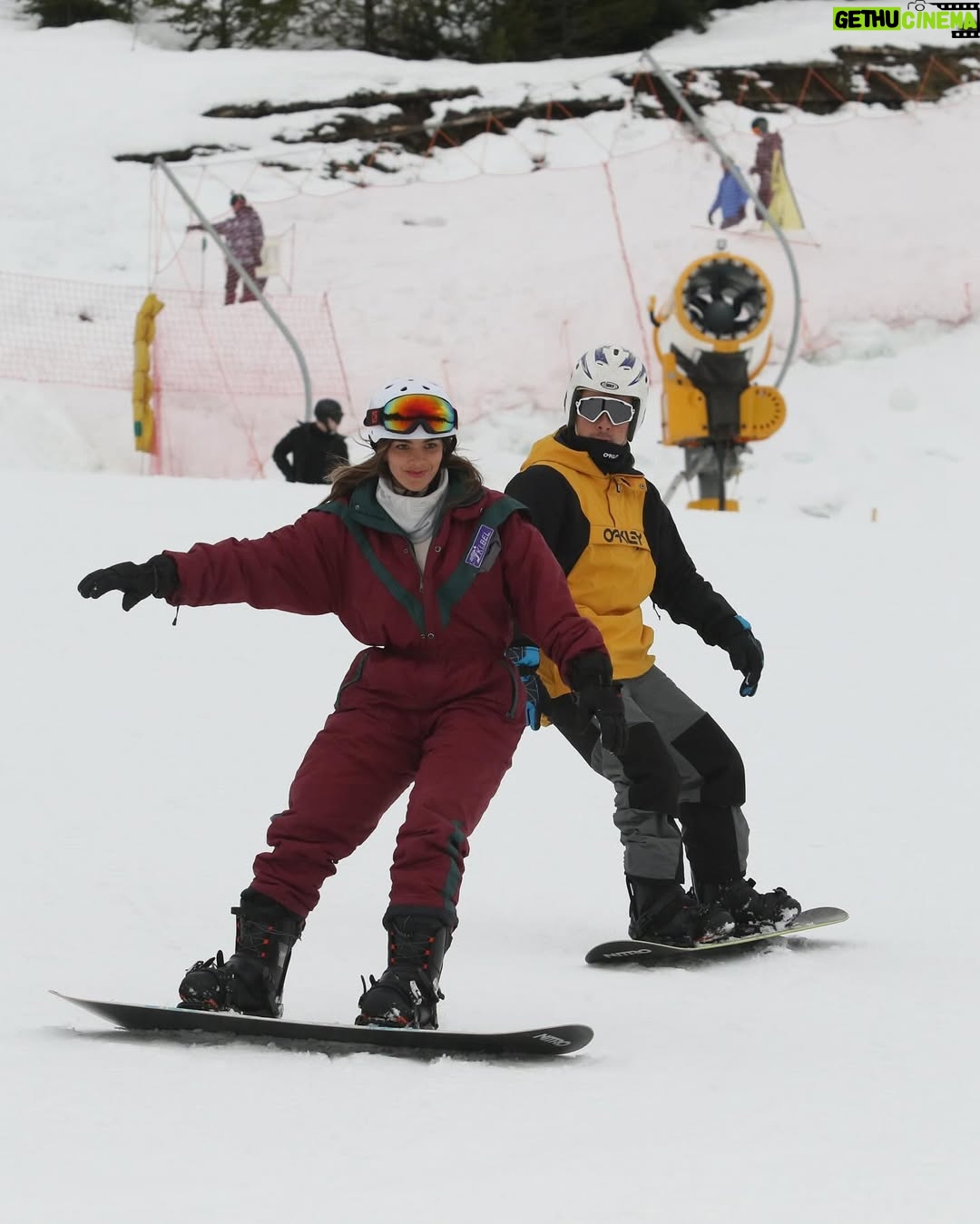 Korina Rivadeneira - 28.3K Likes - Un viaje soñado 🤍
Ya les he contado lo hermoso que ha sido este viaje. Enamorada de argentina 🇦🇷 en especial Bariloche. 
Enamorada del 🏂 a pesar de los golpes 😅
¡Viajen en pareja!,
Viajen mucho,
Conozcan lo que puedan. 
¡Que ganas de terminar d e conocer el Perú!. Tengo en la mira a oxapampa… mis lugares favoritos hasta ahora de Perú 🇵🇪 la selva (Tarapoto, chachapoyas), Máncora, Cusco, Arequipa.  Recomiéndenme lugares.