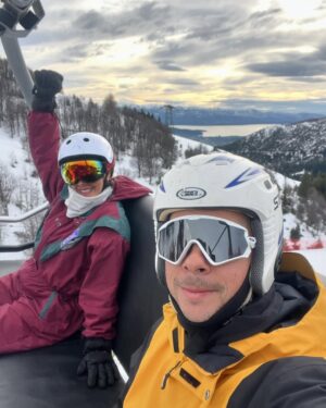 Korina Rivadeneira Instagram - Un viaje soñado 🤍
Ya les he contado lo hermoso que ha sido este viaje. Enamorada de argentina 🇦🇷 en especial Bariloche.
Enamorada del 🏂 a pesar de los golpes 😅
¡Viajen en pareja!,
Viajen mucho,
Conozcan lo que puedan.
¡Que ganas de terminar d e conocer el Perú!. Tengo en la mira a oxapampa… mis lugares favoritos hasta ahora de Perú 🇵🇪 la selva (Tarapoto, chachapoyas), Máncora, Cusco, Arequipa. Recomiéndenme lugares.