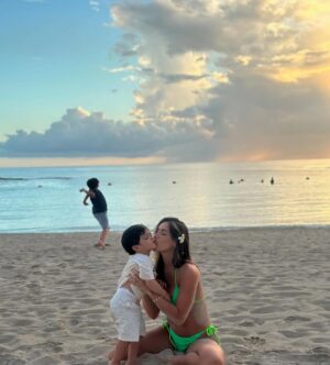 Korina Rivadeneira Instagram - Vienen siendo unos días súper especiales y todo por estos pequeñines que nos tienen enamorados, la relación entre primos es preciosa, sus juegos, sus chistes y conversaciones 😅 son todo!. Los amo.
Trabajo con @copaairlines desde hace poco y estoy súper feliz y ¡como no!. Me trajo hasta este viaje soñado con personas lindas y en República Dominicana 🇩🇴 más feliz imposible!.