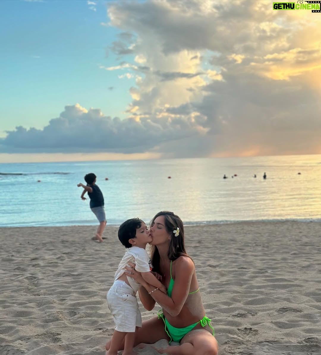 Korina Rivadeneira - 52.3K Likes - Vienen siendo unos días súper especiales y todo por estos pequeñines que nos tienen enamorados, la relación entre primos es preciosa, sus juegos, sus chistes y conversaciones 😅 son todo!. Los amo. 
Trabajo con @copaairlines desde hace poco y estoy súper feliz y ¡como no!. Me trajo hasta este viaje soñado con personas lindas y en República Dominicana 🇩🇴 más feliz imposible!.