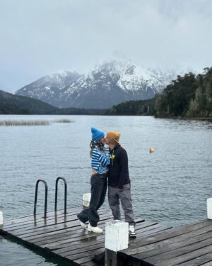 Korina Rivadeneira Instagram - Un viaje soñado 🤍
Ya les he contado lo hermoso que ha sido este viaje. Enamorada de argentina 🇦🇷 en especial Bariloche.
Enamorada del 🏂 a pesar de los golpes 😅
¡Viajen en pareja!,
Viajen mucho,
Conozcan lo que puedan.
¡Que ganas de terminar d e conocer el Perú!. Tengo en la mira a oxapampa… mis lugares favoritos hasta ahora de Perú 🇵🇪 la selva (Tarapoto, chachapoyas), Máncora, Cusco, Arequipa. Recomiéndenme lugares.