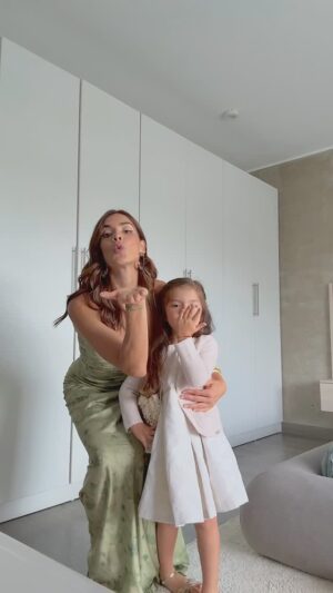 Korina Rivadeneira Instagram - Listas para la BODA DE LOS PAPAPAS haciendo match con mi gordita linda
👰🤵🏻♂️