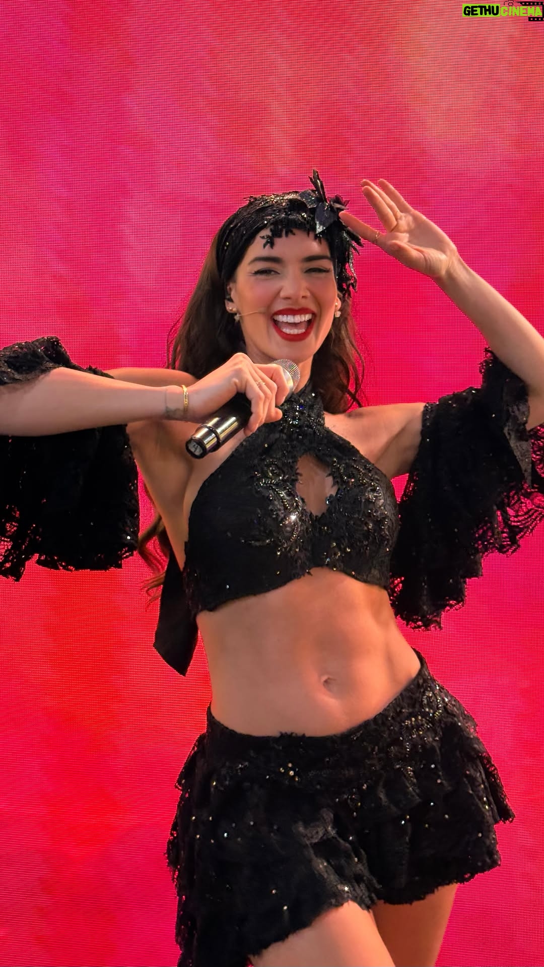 Korina Rivadeneira - 71.1K Likes - PAPASITO 🥁🎺🌺🍹

Un agradecimiento especial a Jocelyn de @arthurmurraylimaperu súper bella, que me tuvo paciencia y me enseñó la coreo 🤭❤️ Es una trome! 💃

Y el vestuario lo hizo el capo de @alexsegura.oficial le quedó idéntico 😍