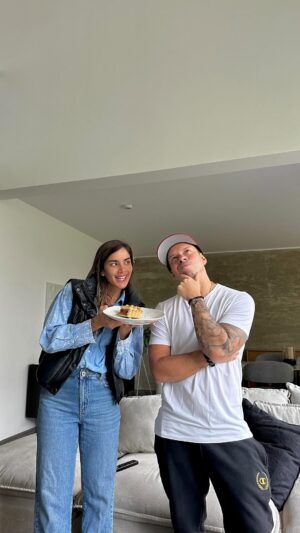 Korina Rivadeneira Instagram - A ver si con eso se le arreglan las ideas 😂