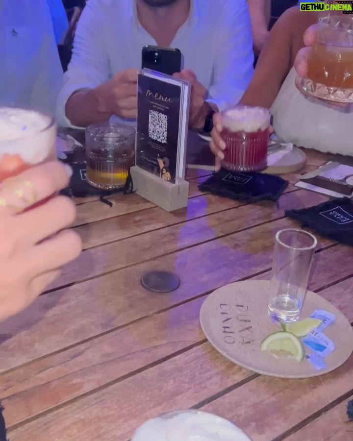 Korina Rivadeneira - 34.7K Likes - No puedo creer que diga esto: no bailé y aún así fue de los mejores cumpleaños que he tenido. Que manera tan impresionante que tiene esta hermosa familia que me tocó de hacer que uno pase el mejor de los días.  Gracias por estar conmigo, gracias por estos días, gracias a la gente que me escribió por aquí.  LOS QUIERO ♥️ 
 @ibvcruz y @karinahart30 siempre sorprendiéndonos y regalándonos momentos inolvidables. 
@mariohart como siempre se lució con todo ♥️ siempre tan pendiente de mi y que esté pasando bomba. 
Y la familia linda que me tocó gracias por estar y compartir felicidad conmigo PADRE @mario_hart_p 
@lourdesthart @sabrinaharce @sergioferreyrosm @barbaraarce @ianhartley94 @milidelaguila ♥️