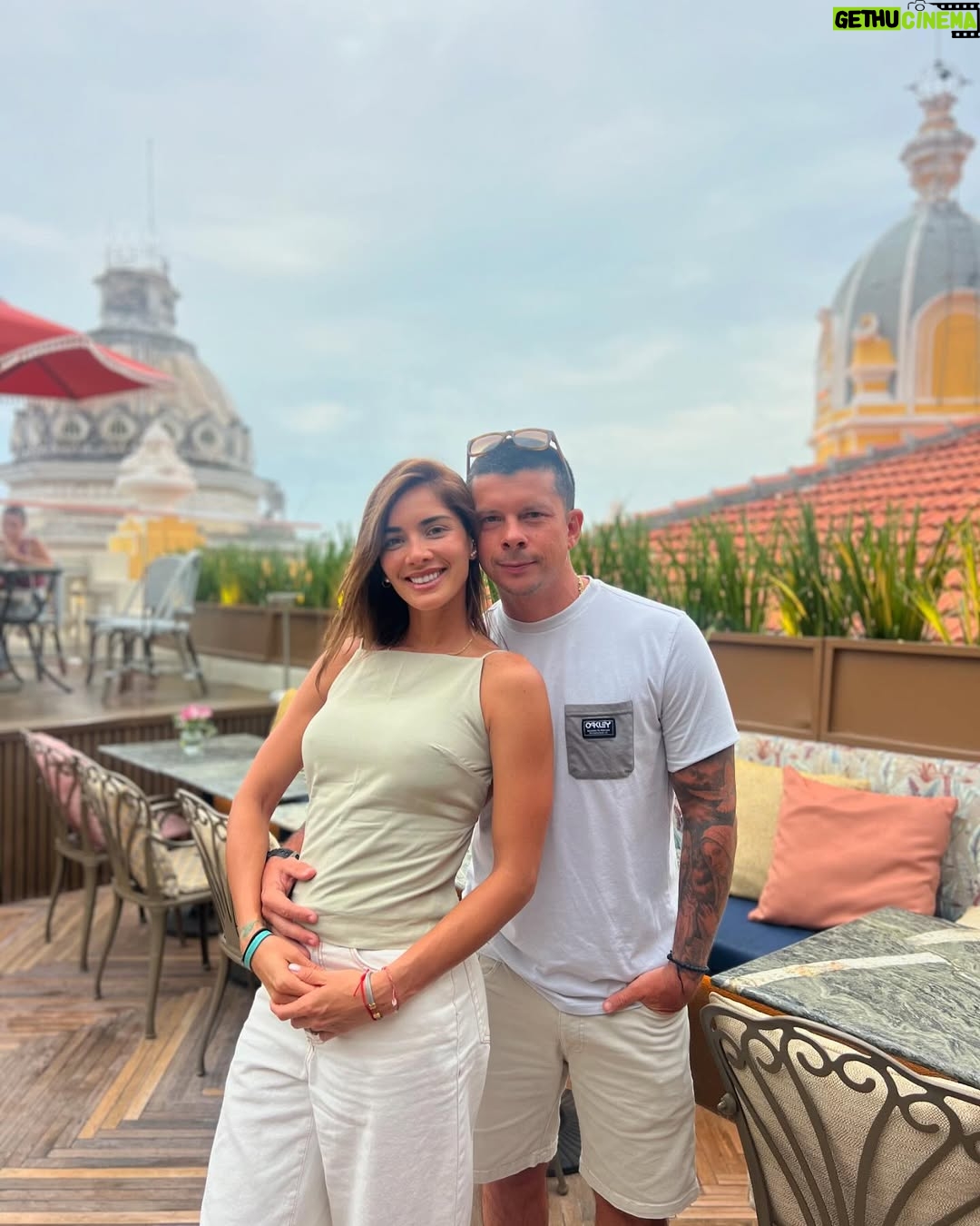 Korina Rivadeneira - 34.7K Likes - No puedo creer que diga esto: no bailé y aún así fue de los mejores cumpleaños que he tenido. Que manera tan impresionante que tiene esta hermosa familia que me tocó de hacer que uno pase el mejor de los días.  Gracias por estar conmigo, gracias por estos días, gracias a la gente que me escribió por aquí.  LOS QUIERO ♥️ 
 @ibvcruz y @karinahart30 siempre sorprendiéndonos y regalándonos momentos inolvidables. 
@mariohart como siempre se lució con todo ♥️ siempre tan pendiente de mi y que esté pasando bomba. 
Y la familia linda que me tocó gracias por estar y compartir felicidad conmigo PADRE @mario_hart_p 
@lourdesthart @sabrinaharce @sergioferreyrosm @barbaraarce @ianhartley94 @milidelaguila ♥️